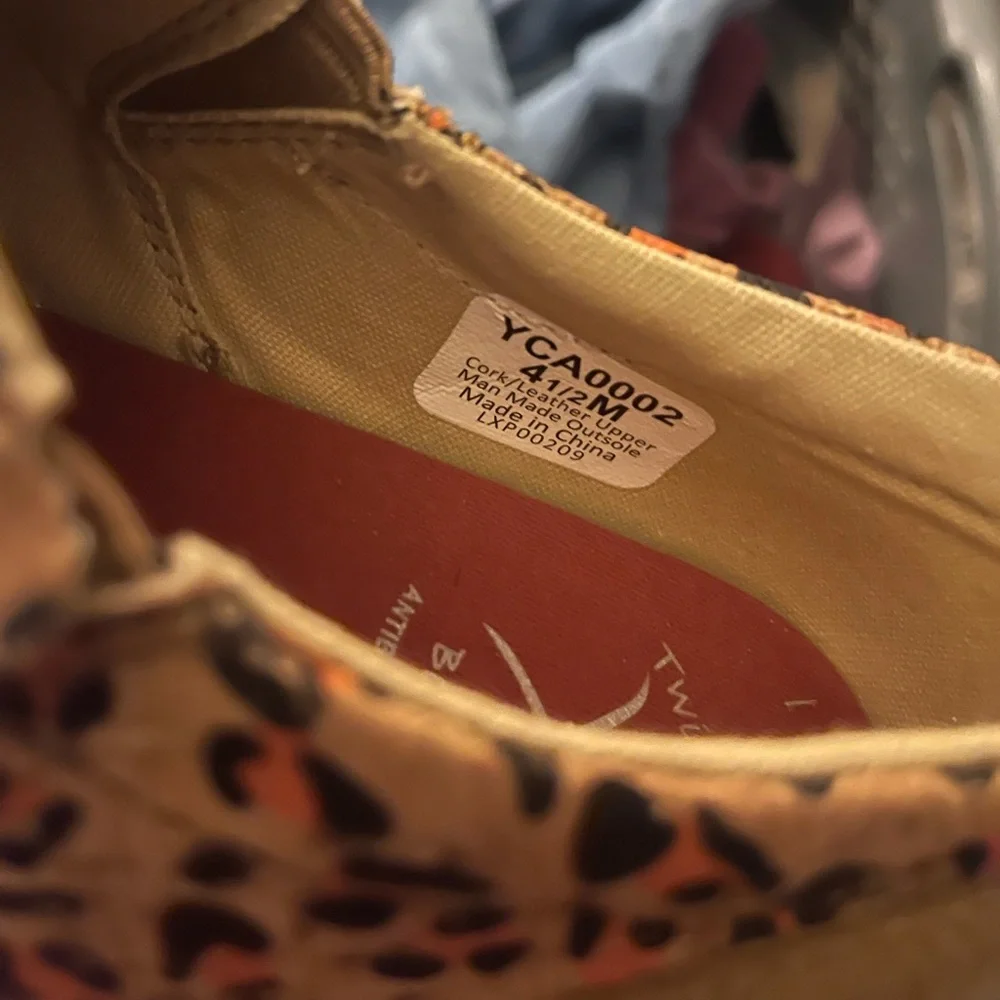TWISTED X GIRLS' LEOPARD PRINT CASUAL SHOES - MOC TOE